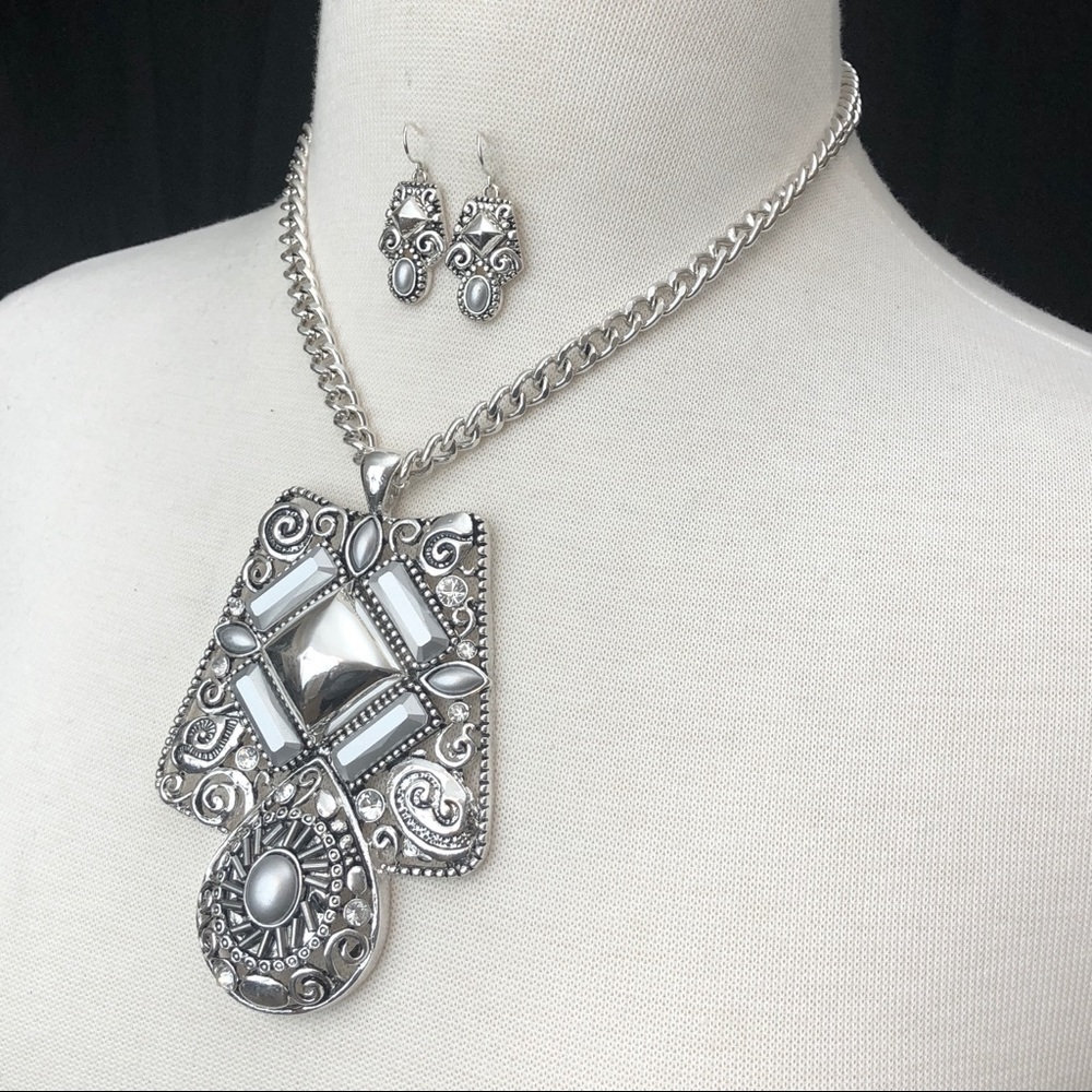 Chunky Abstract Silver Pendant Necklace Set - Picture 3 of 4